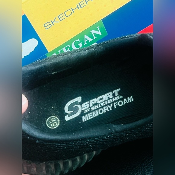 Skechers hands free Women’s Sneakers Athletic Memory Foam Black Size 8.5 - Picture 2 of 8
